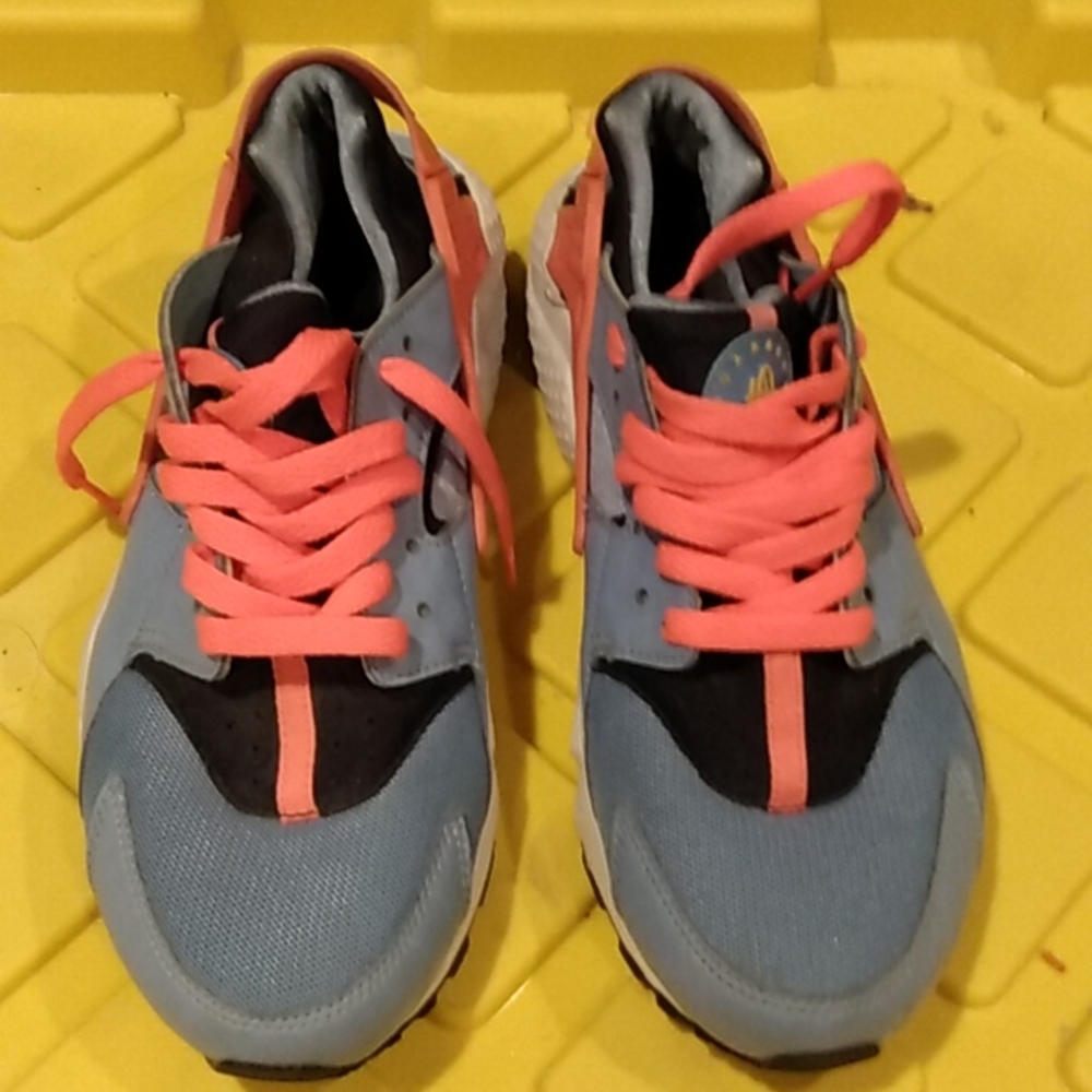 Woman's sneakers